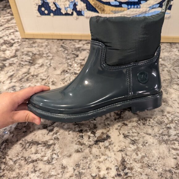 COPY - Michael Kors Blakely Rain Bootie Rubber  Racing Green SZ 8 - Picture 2 of 8